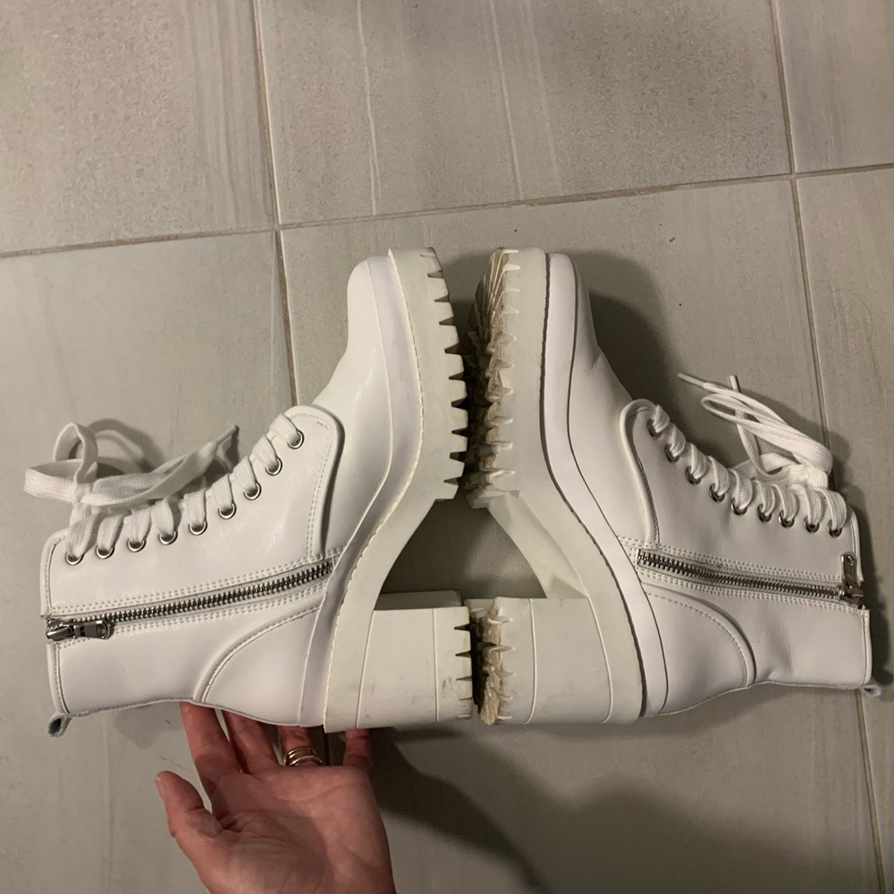 White leather Laced up platform boots, chunky heel and sole thread. Size U7
